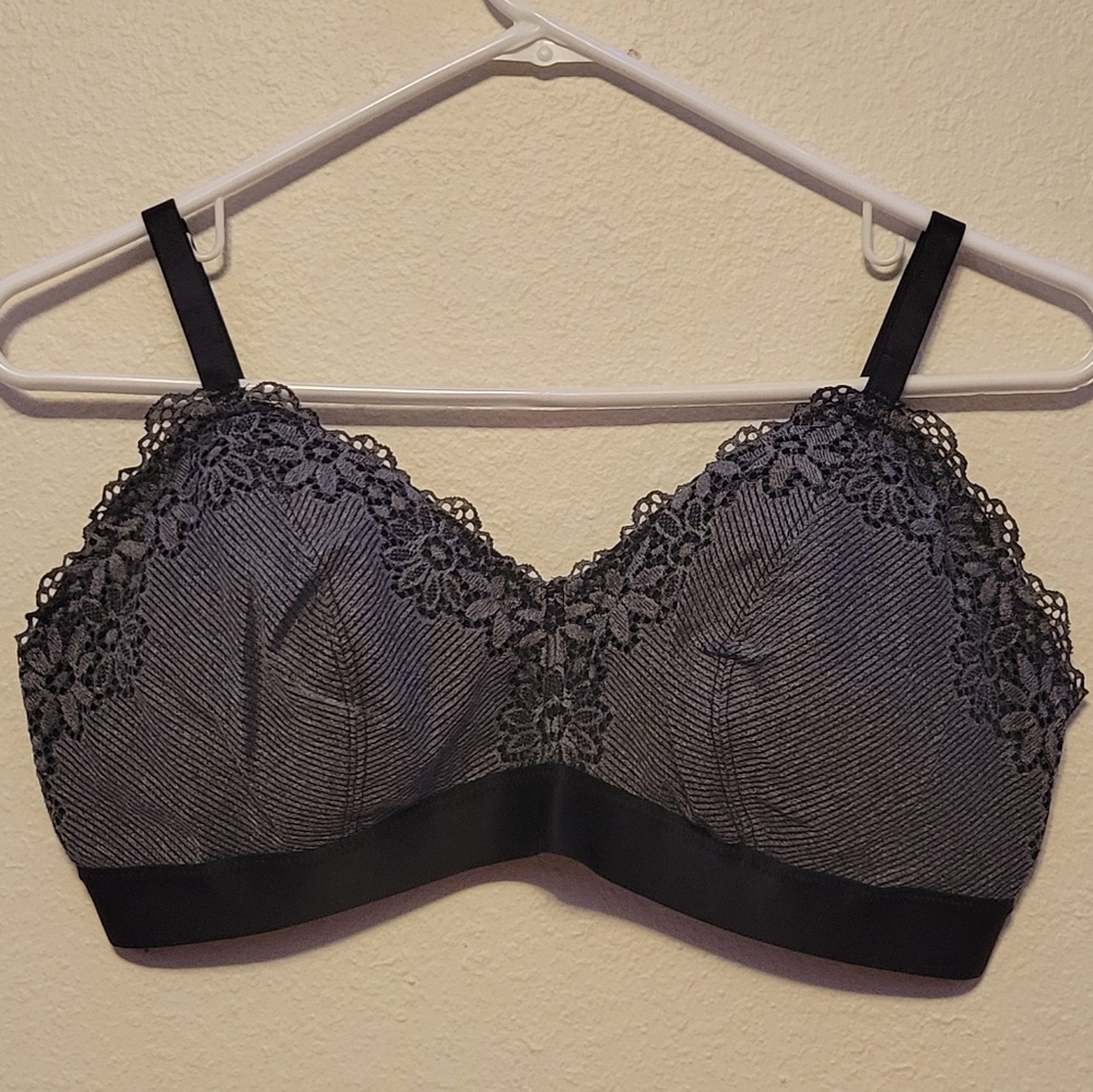 XL Two Tone Black Floral Striped Padded Bralette